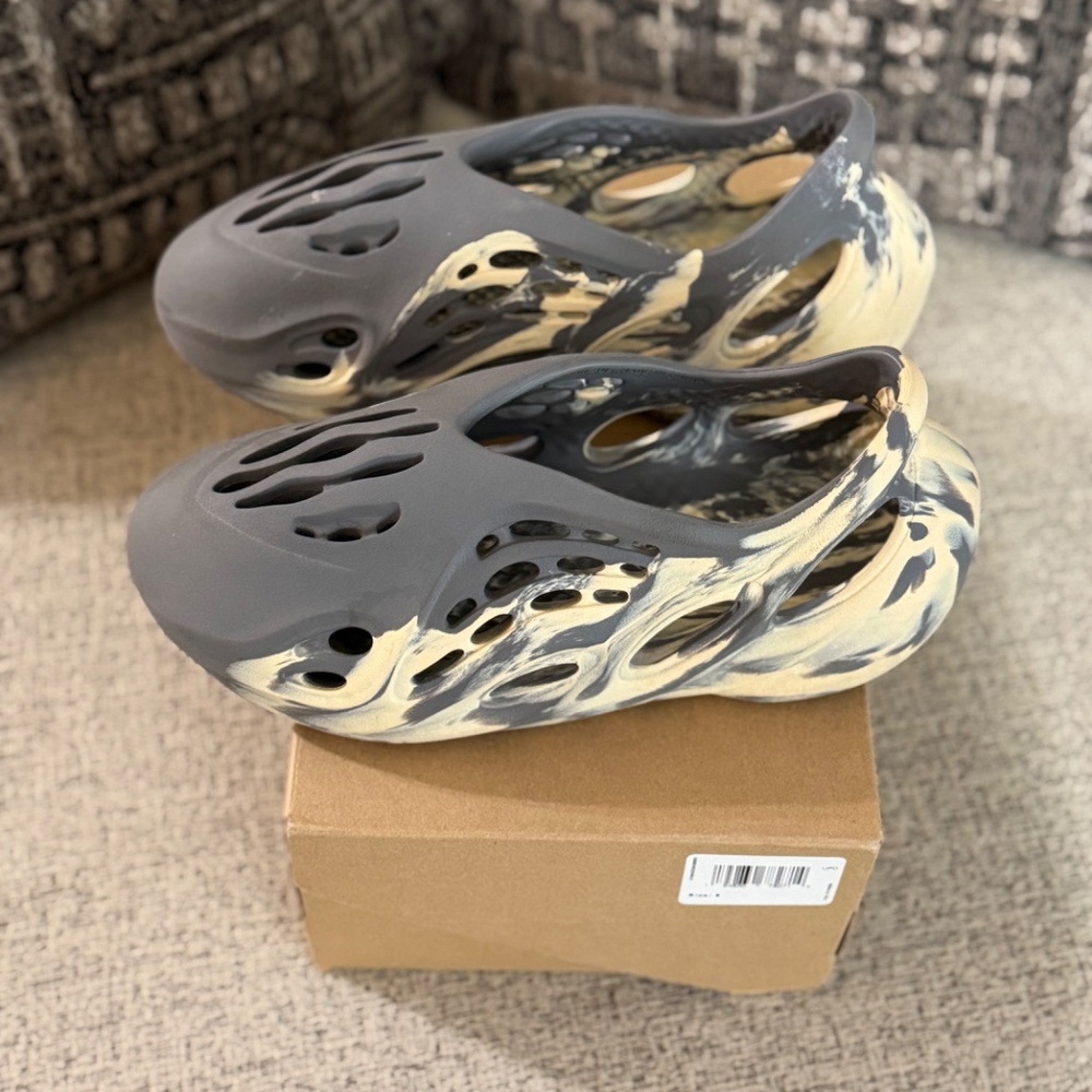 Yeezy Foam Runner MXT Moon Gray - Picture 4 of 8